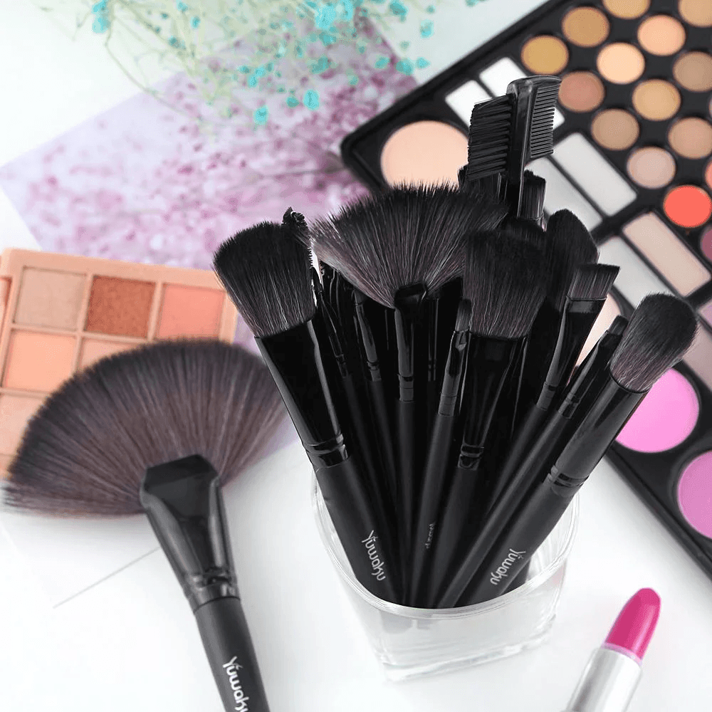 32pcs Facial Eye Shadow Eyeliner Foundation Makeup Brush Set - VirtuousWares:Global